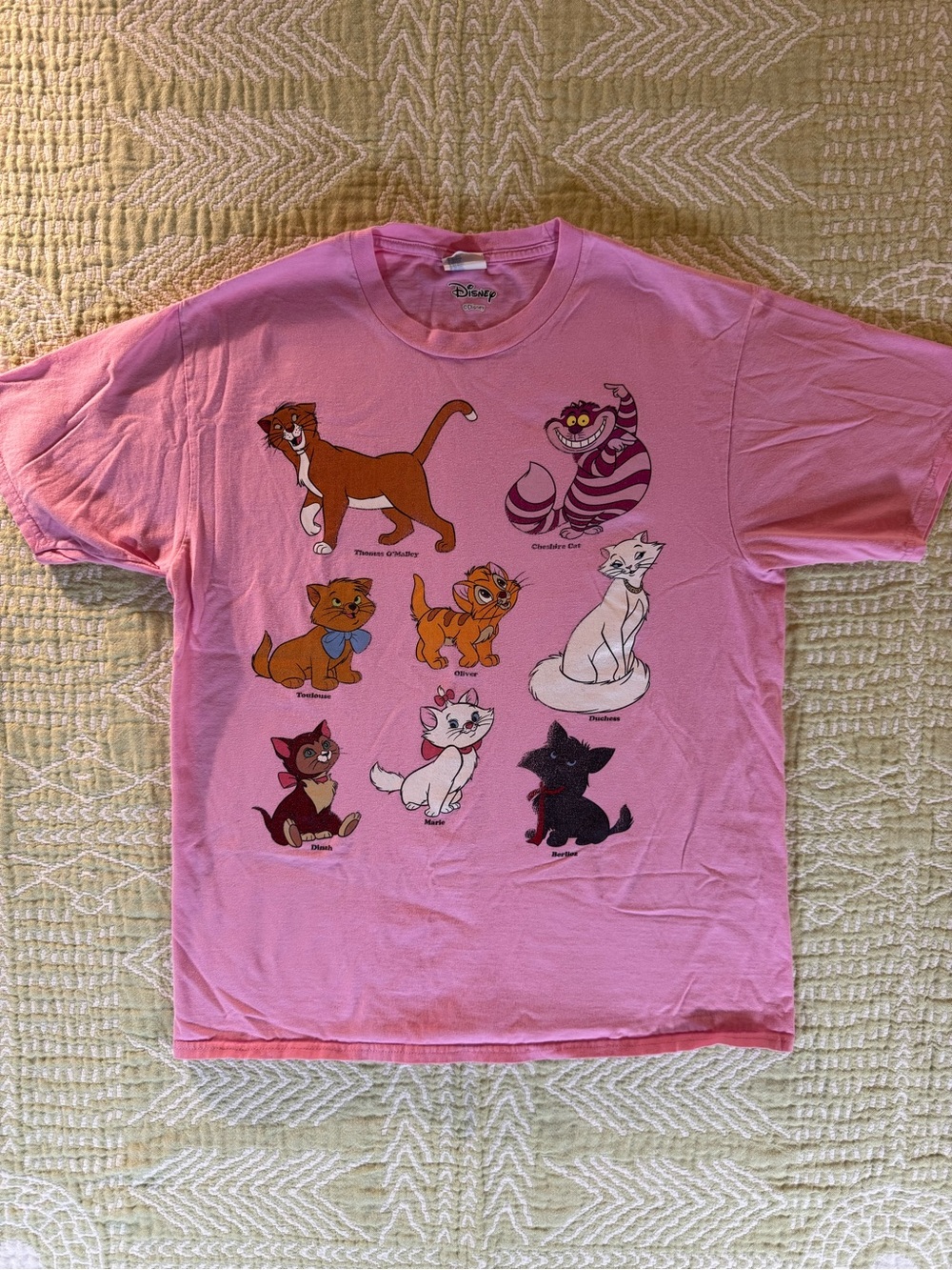 GUC Mens sz Med Disney Cats  Pink Tee - Cheshire Oliver Duchess Marie plus more